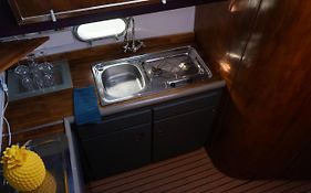 Bateau Cocoon Au Bassin Des Lumieres